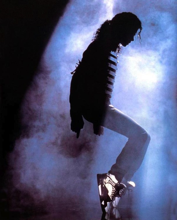 michael-jackson-8467738-600-747