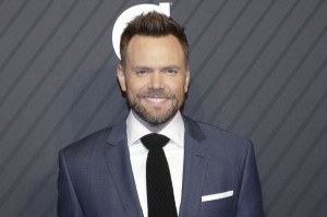 Joel-McHale-New-Netflix-show-will-make-fun-of-everything