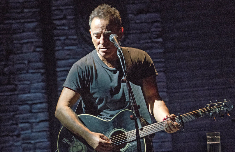 bruce-springsteen-on-broadway-photo-by-rob-demartin